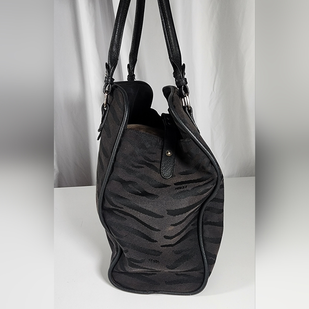 Fendi Nylon & leather black on black shoulder tote. Minor signs of use. - Picture 4 of 16